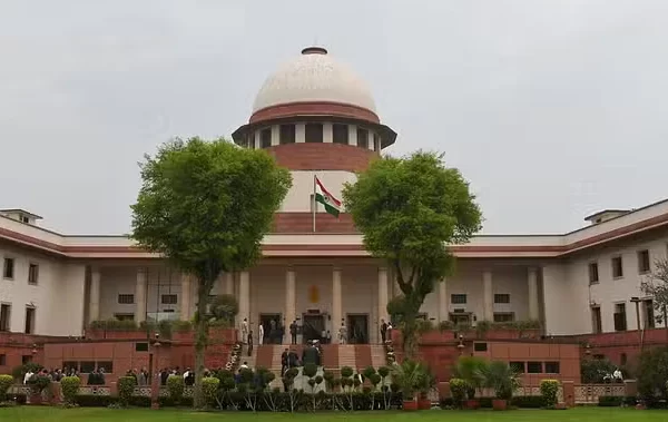 Supreme Court: बैलट पेपर से चुनाव कराने वाली याचिका को सुप्रीम कोर्ट ने किया खारिज