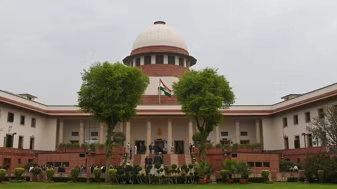 Supreme Court: बैलट पेपर से चुनाव कराने वाली याचिका को सुप्रीम कोर्ट ने किया खारिज