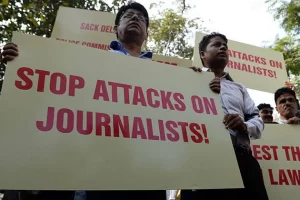 Journalism In India: लोकतंत्र के चौथे स्तंभ पर हमला - आशीष चंद्र